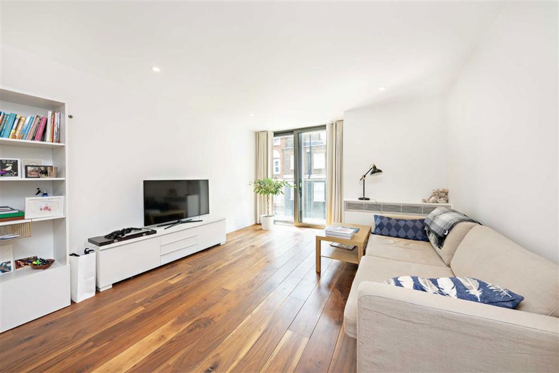 Flat 9, 23, Newman Street, London photo 4