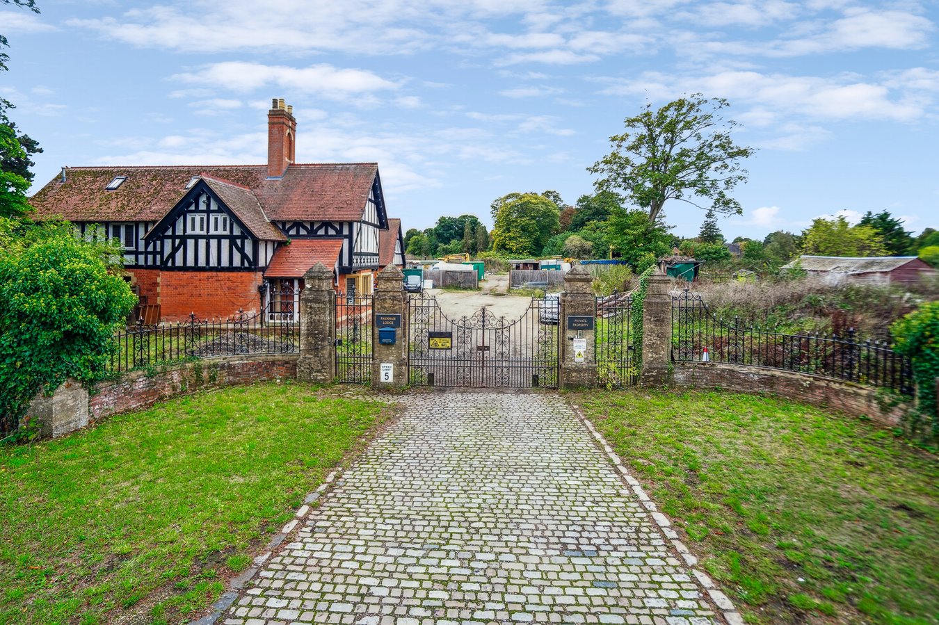 7 bedroom detached house for sale 0