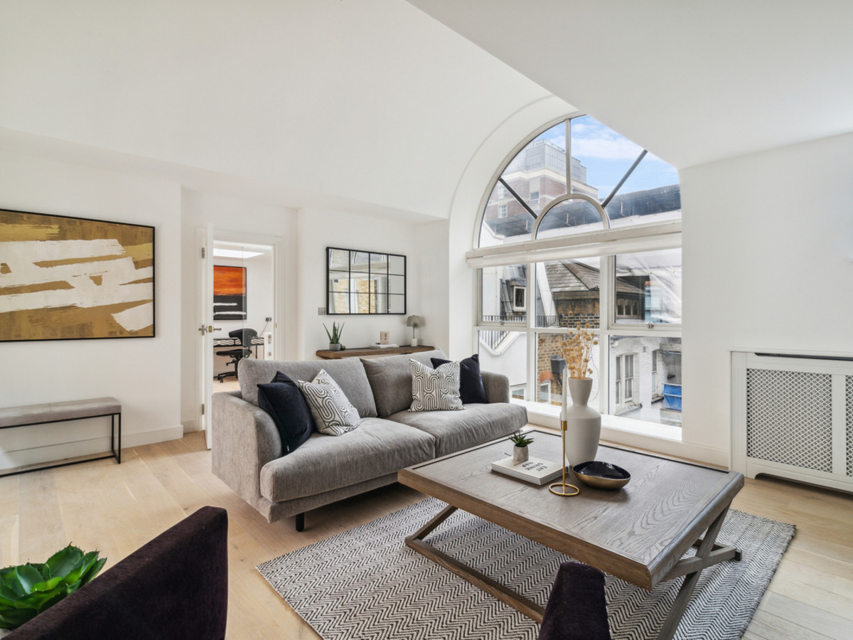 2 bedroom mews house for sale 0