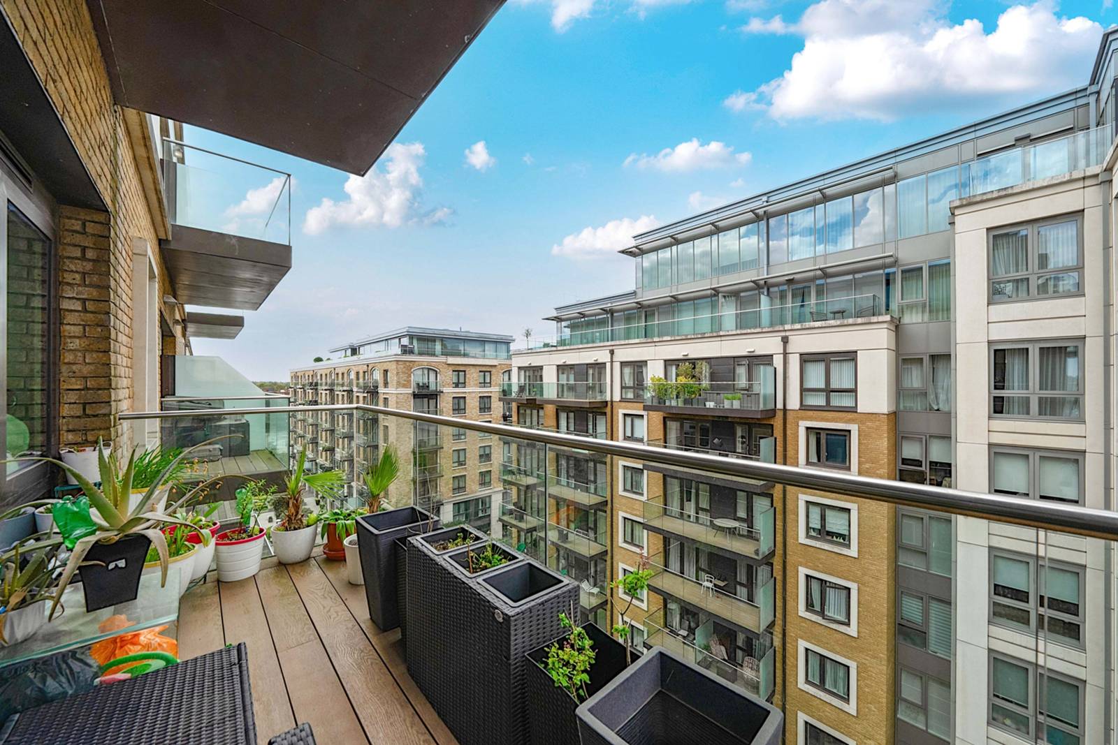 2 bedroom flat for sale 0