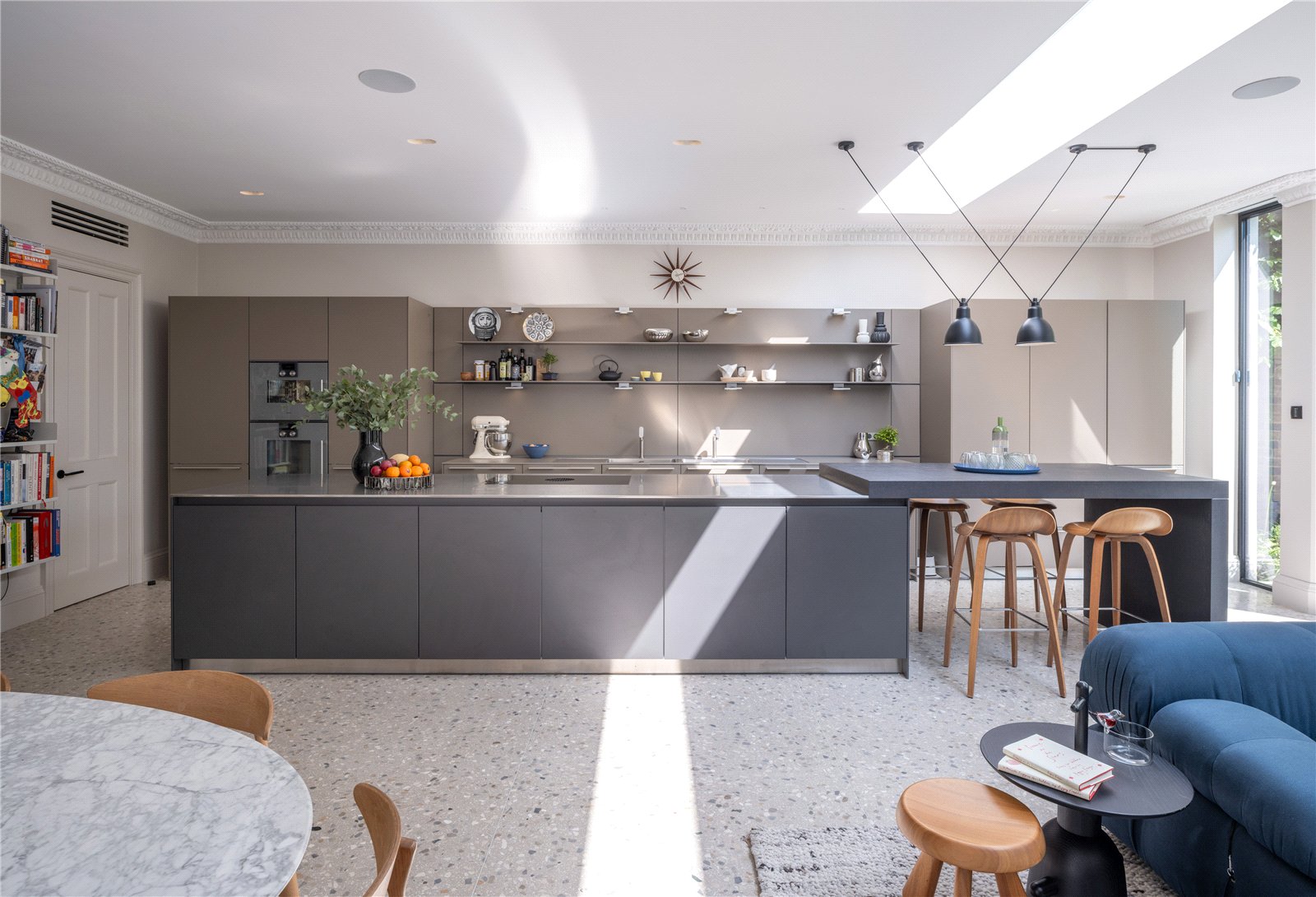 4 bedroom flat for sale 0