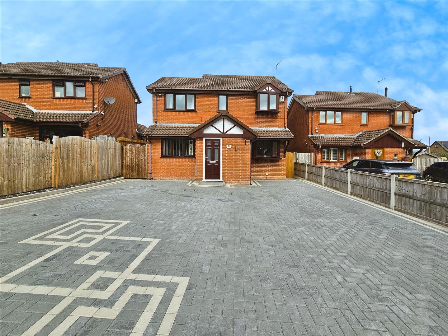 4-bed house on 14, Jasmin Way, Packmoor, £290,000