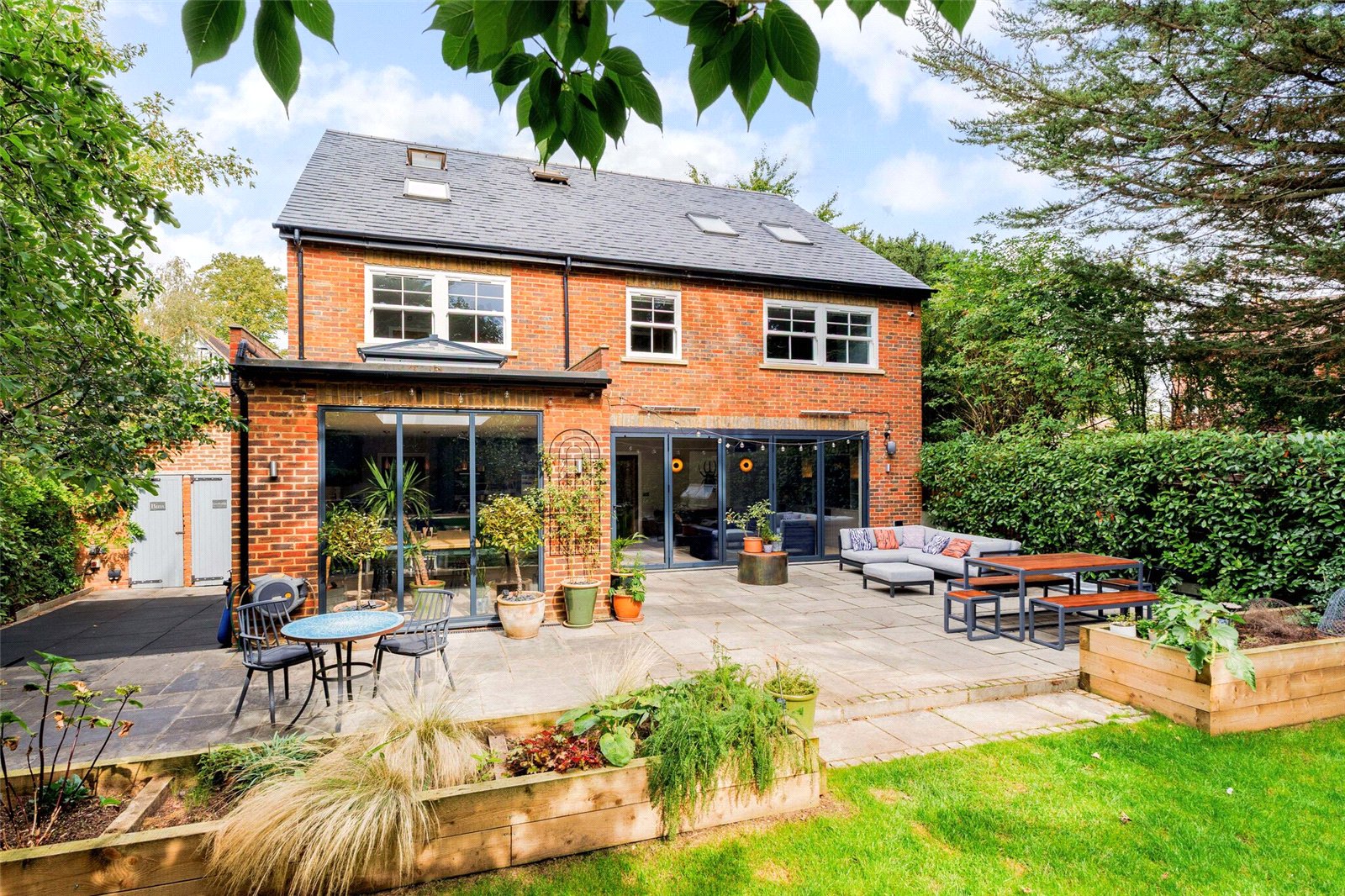 6 bedroom detached house for sale 0