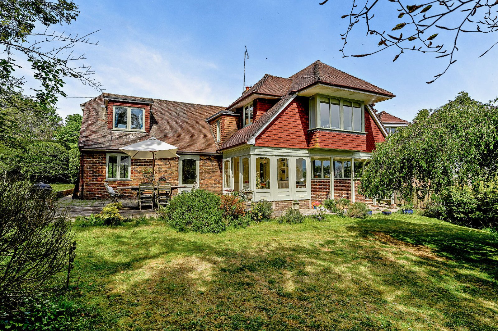 4 bedroom detached house for sale in Walton-on-Thames