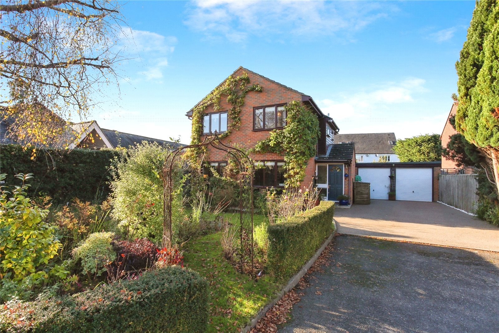 5, Queens Court, Hawkhurst photo 2