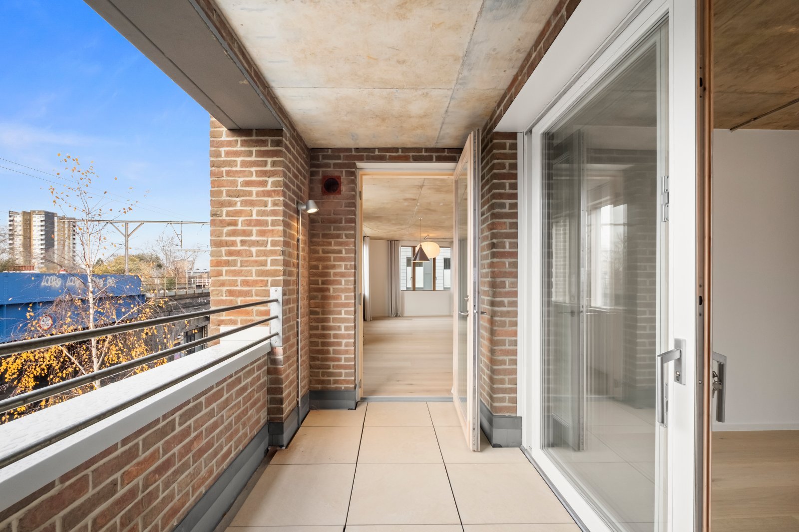 3 bedroom new flat for sale 0