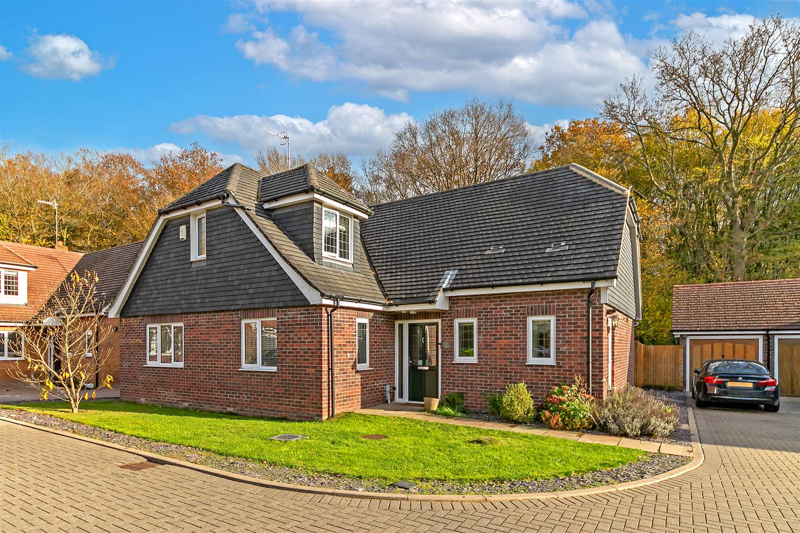4 bedroom detached house for sale 0