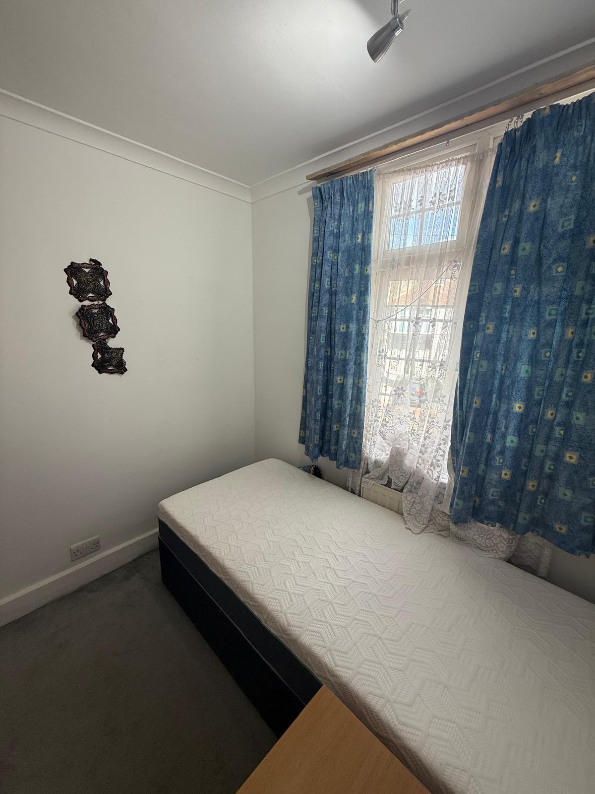 31, Halsham Crescent, BARKING photo 5