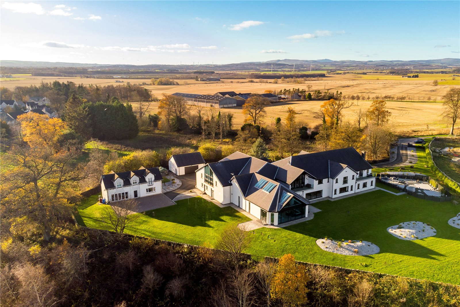 6 bedroom detached house for sale 0