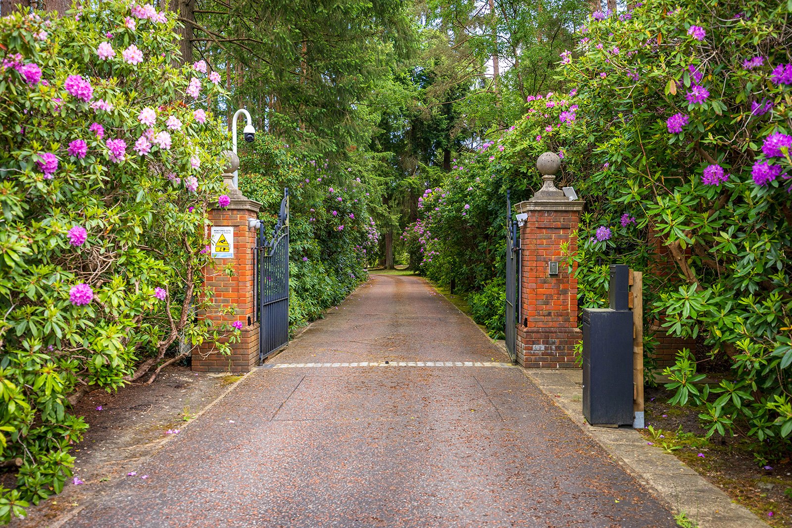 8 bedroom detached house for sale 0