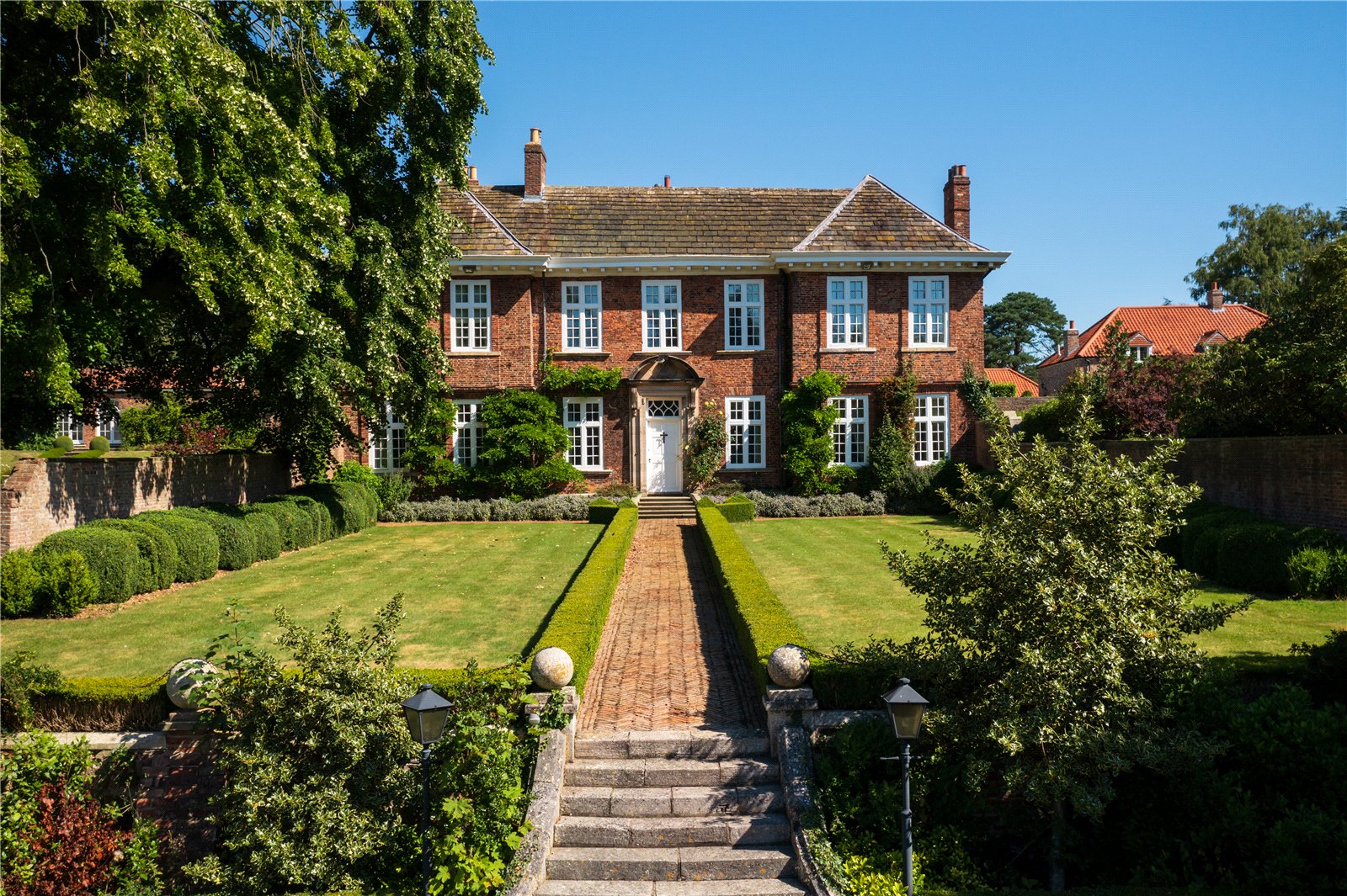 7 bedroom detached house for sale 0