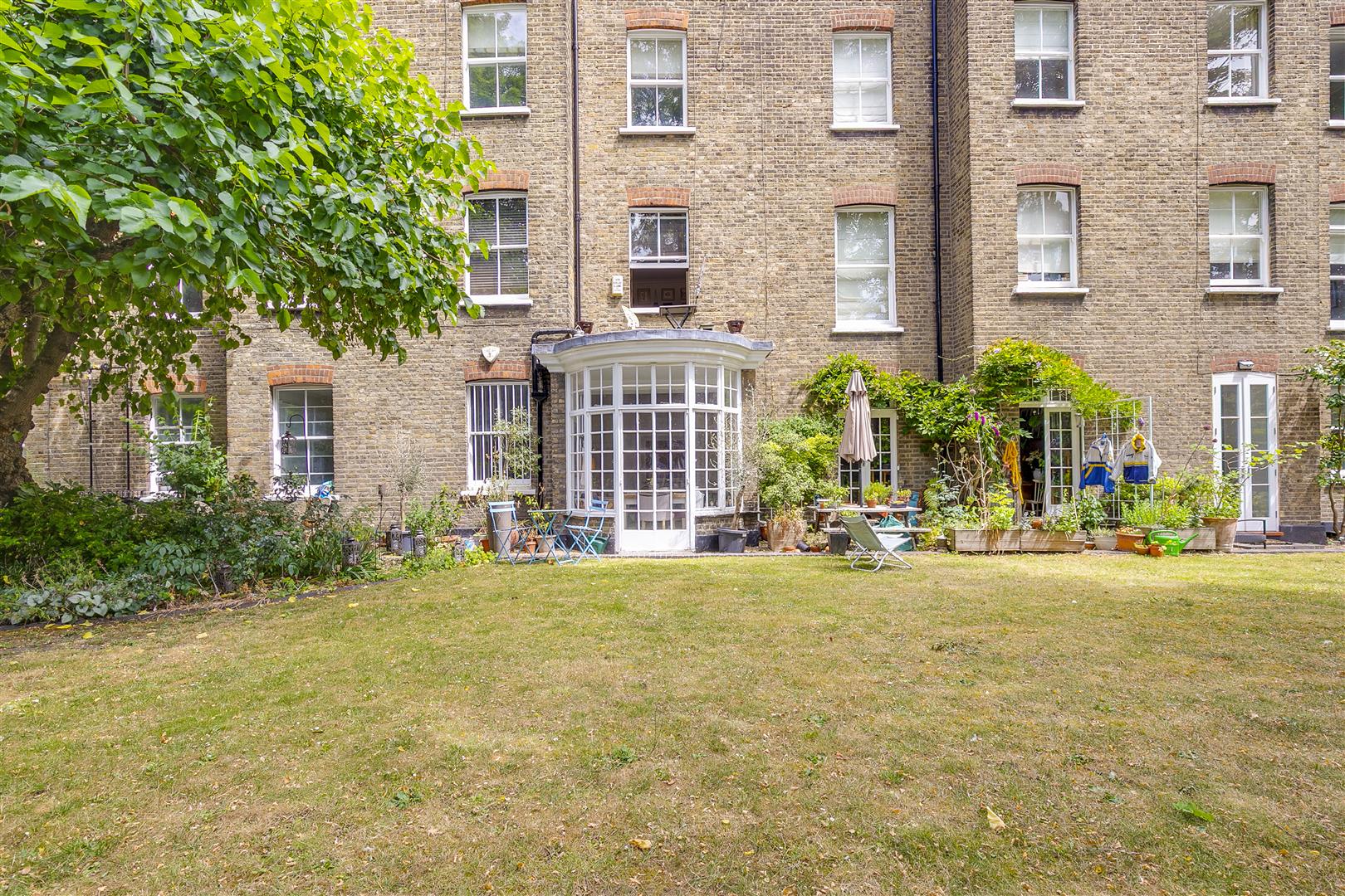 3 bedroom flat for sale 0