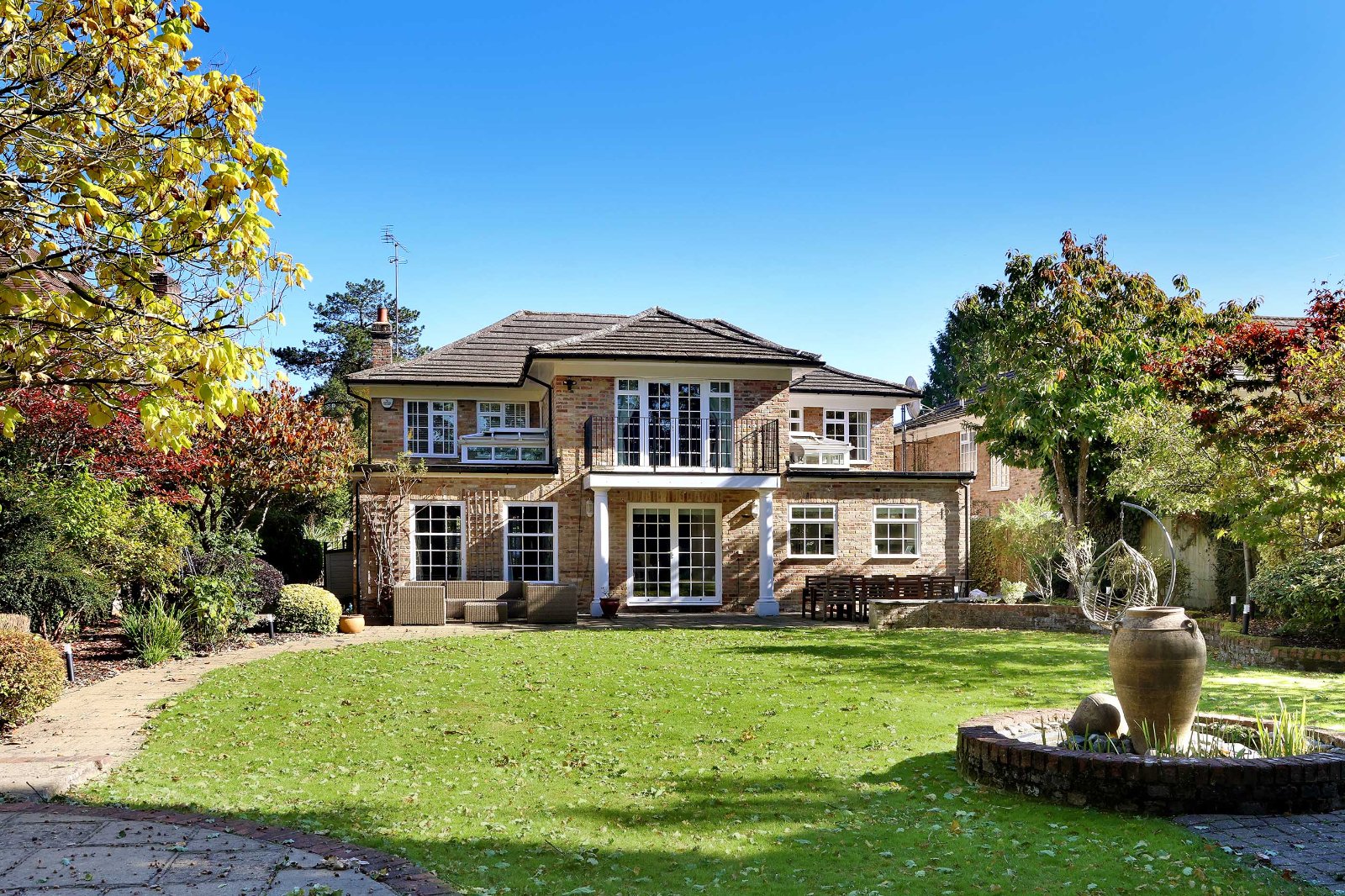 5 bedroom detached house for sale 0