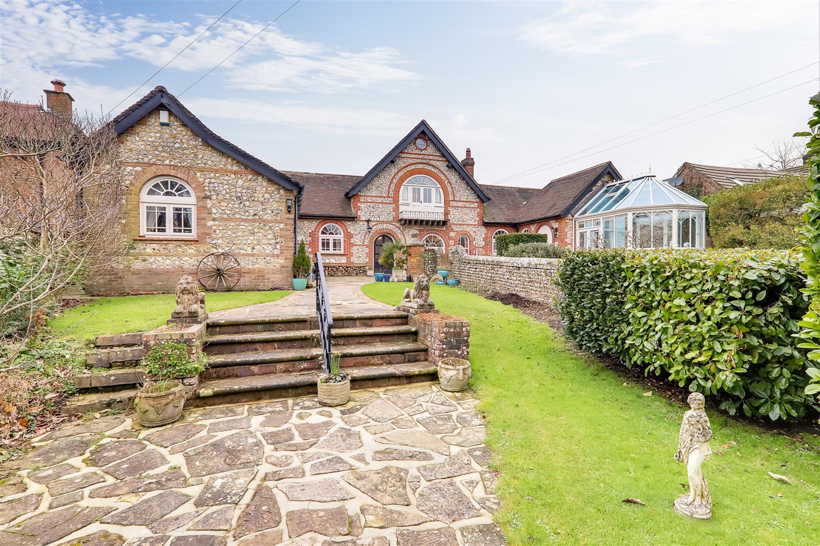 4 bedroom detached house for sale 0