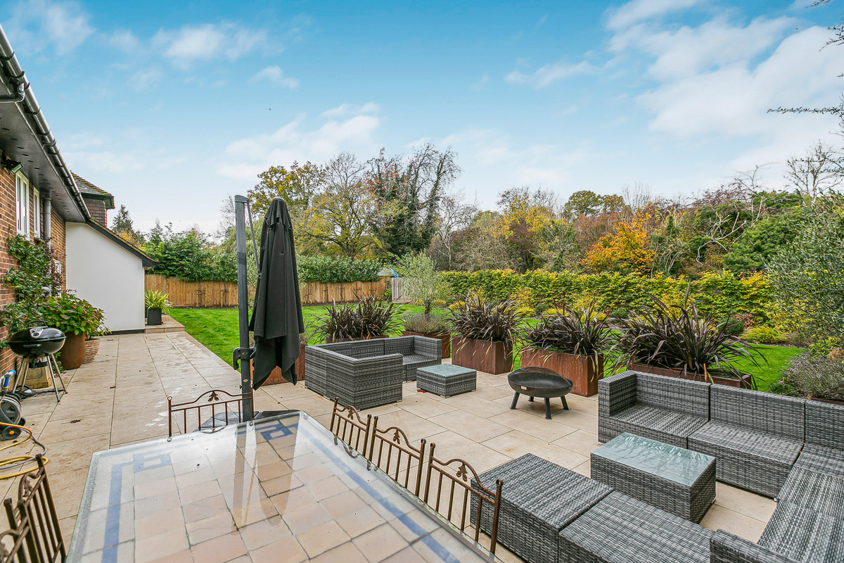 5 bedroom detached house for sale 0