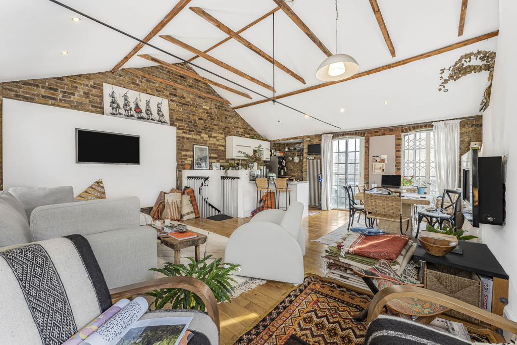 2 bedroom end terrace house for sale 0