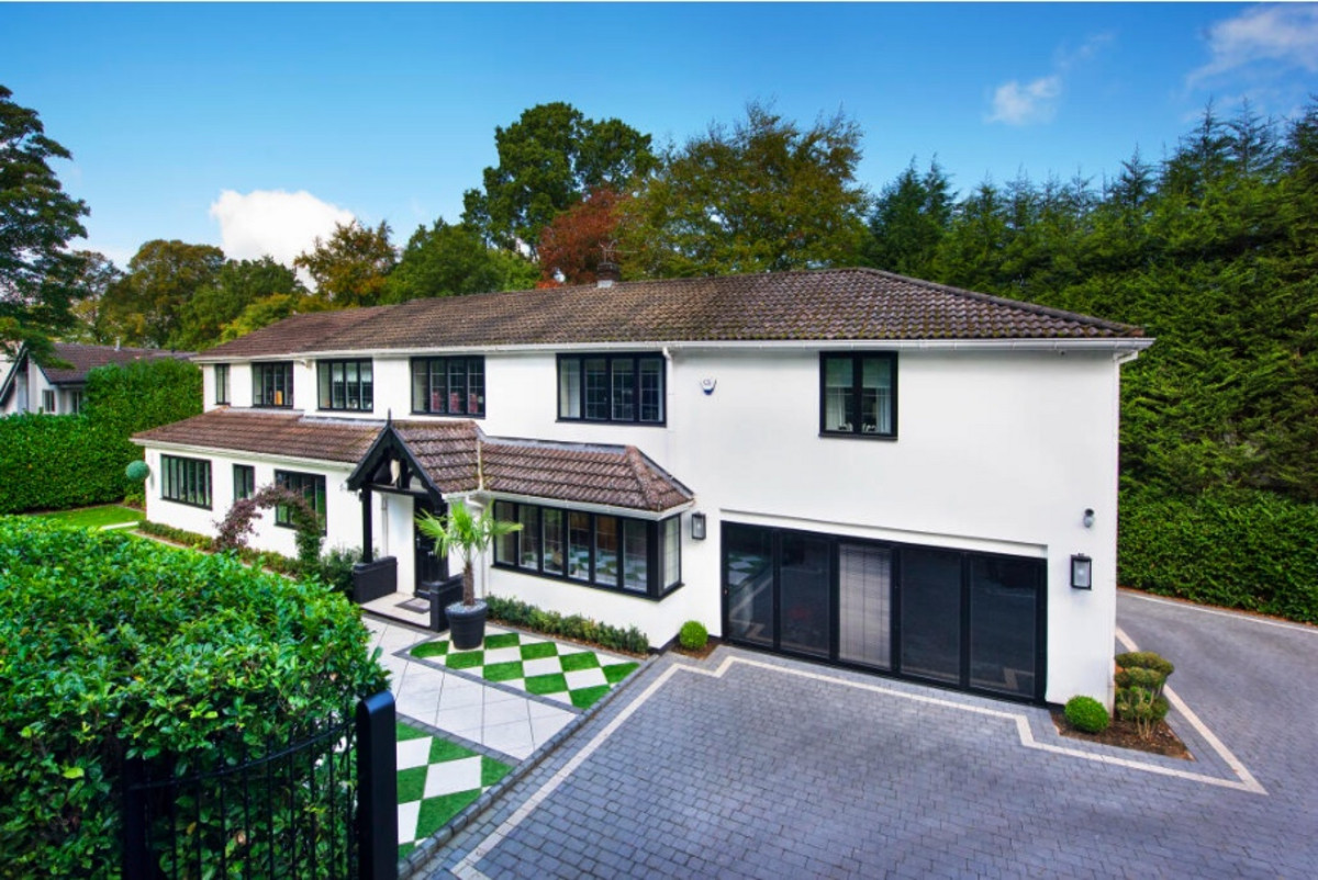 5 bedroom detached house for sale 0