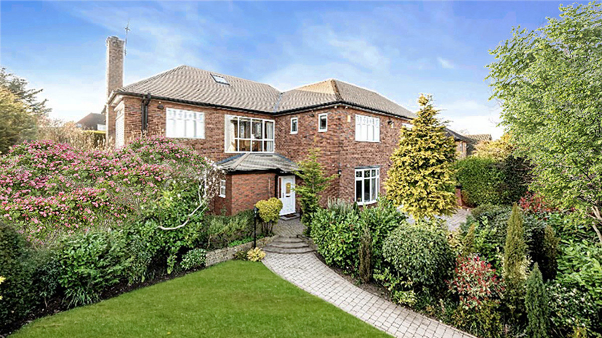 4 bedroom semi-detached house for sale in London