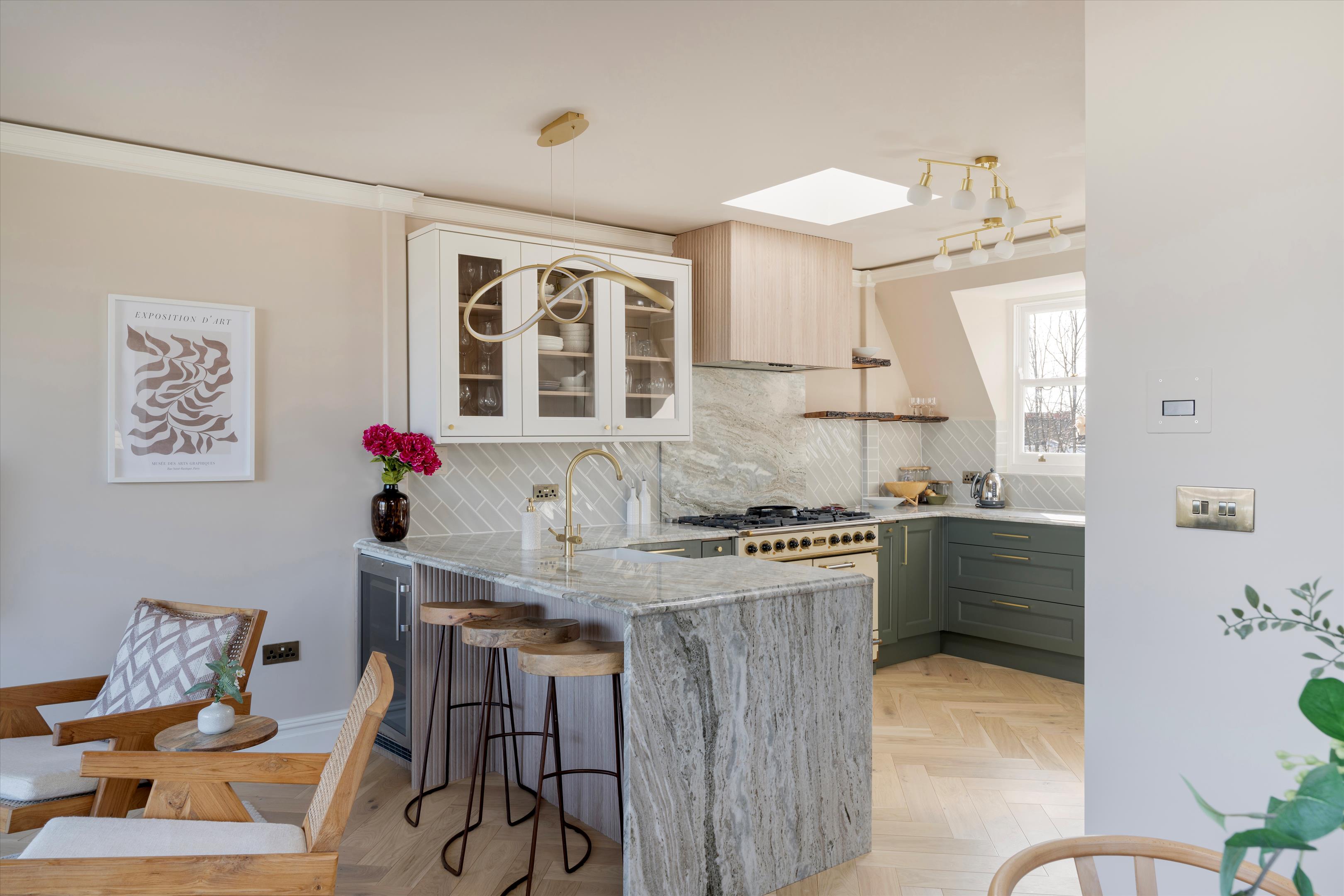 6 bedroom detached house for sale