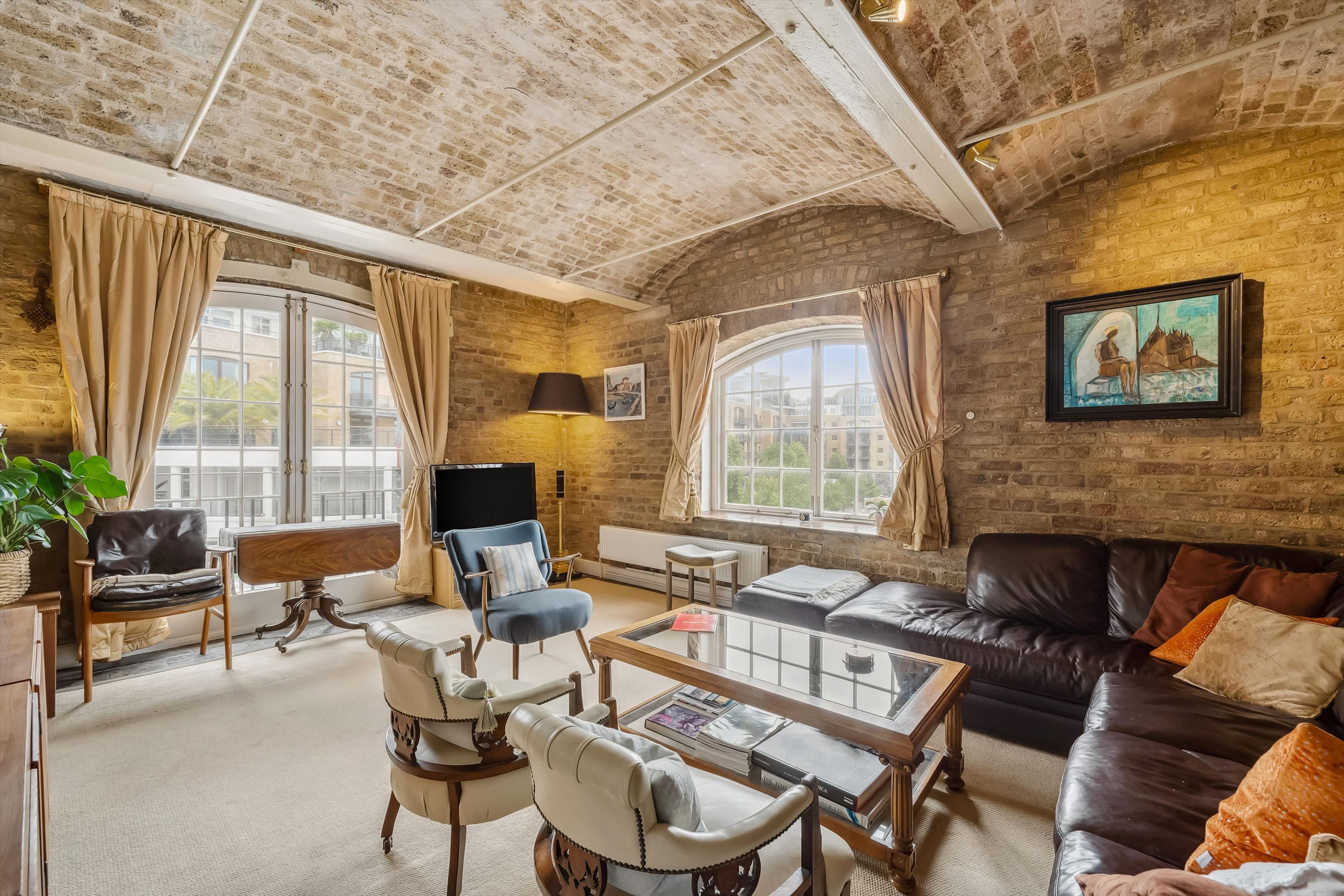 4 bedroom link-detached house for sale in Reigate