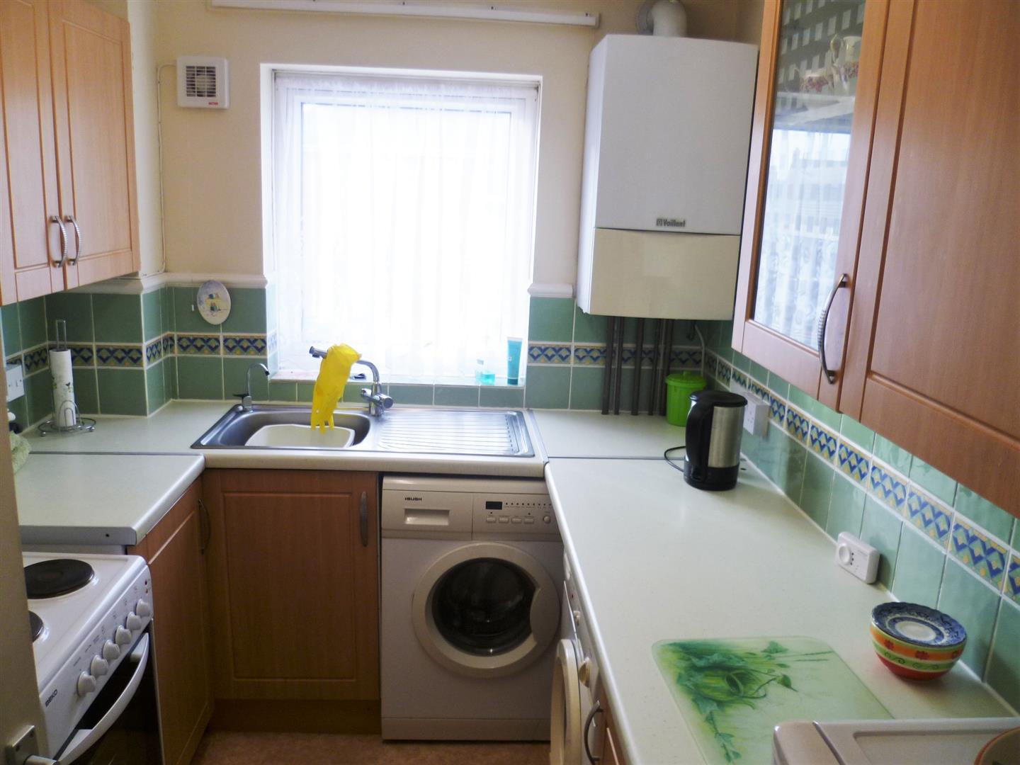 Flat 5 Cassea Court, Dorchester Road, Weymouth photo 5