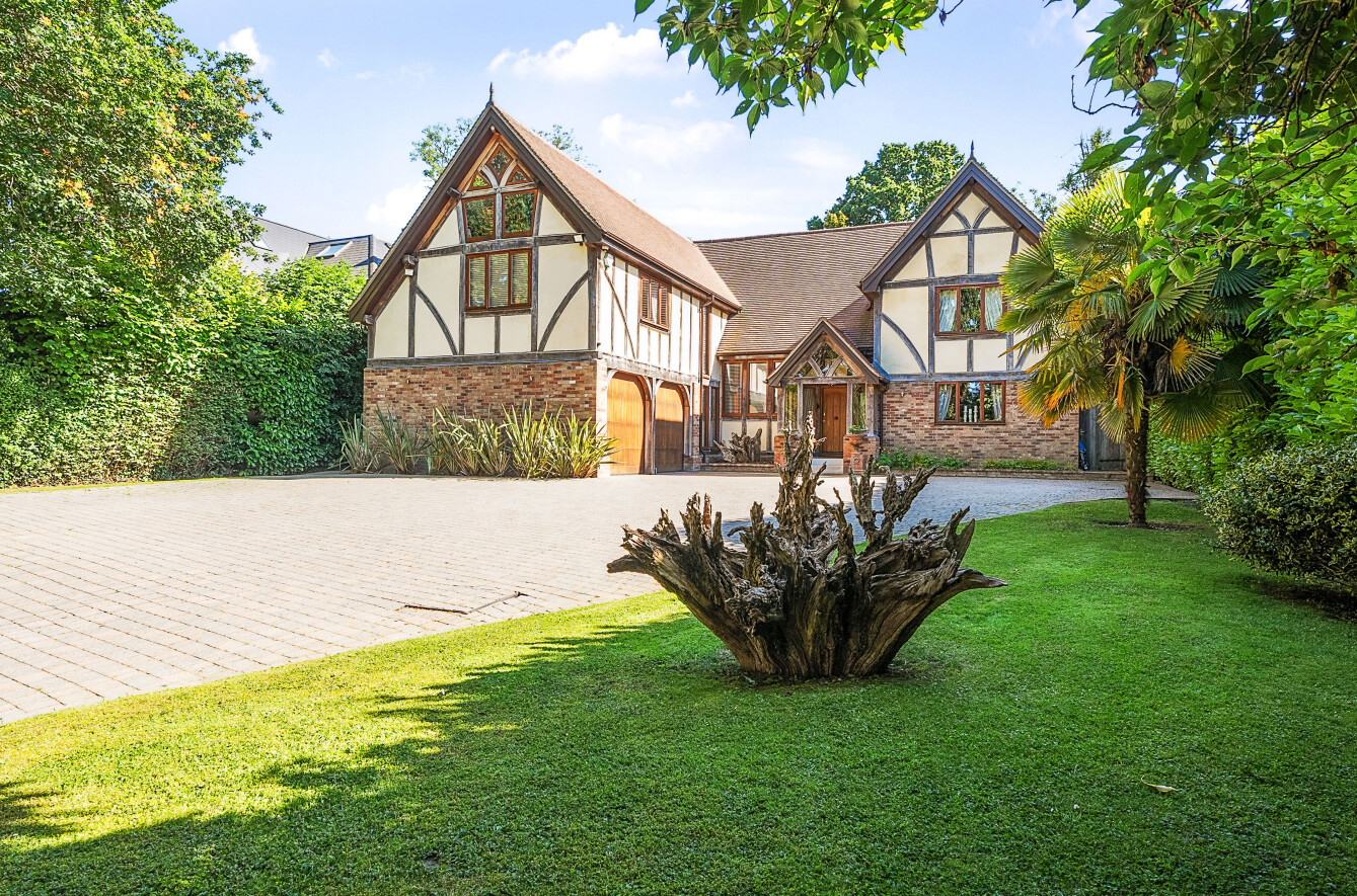 5 bedroom semi-detached house for sale