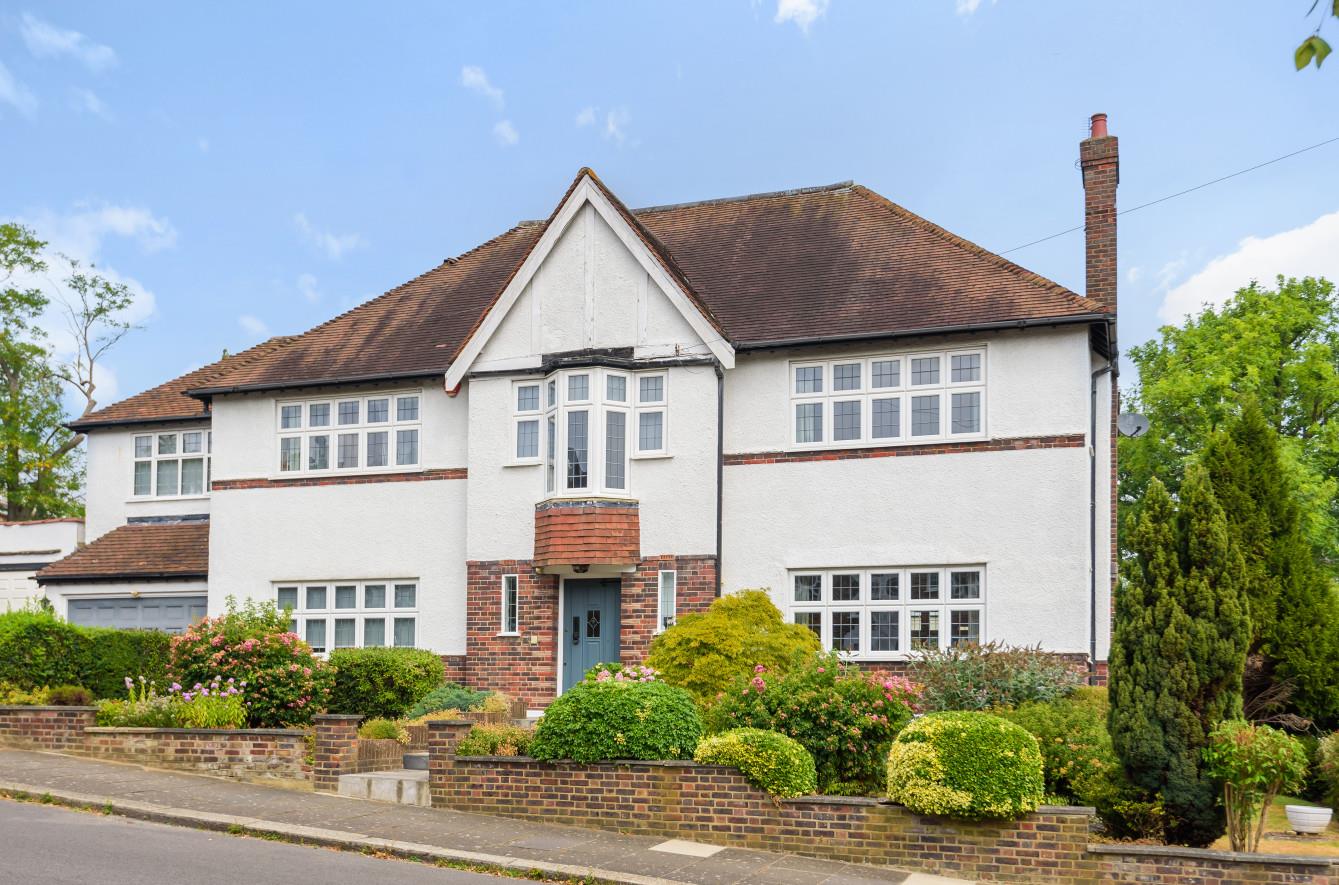 6 bedroom detached house for sale 0