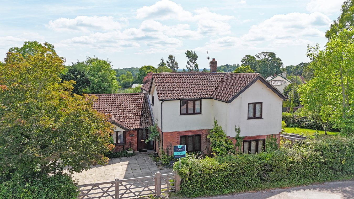 4 bedroom detached house for sale 0