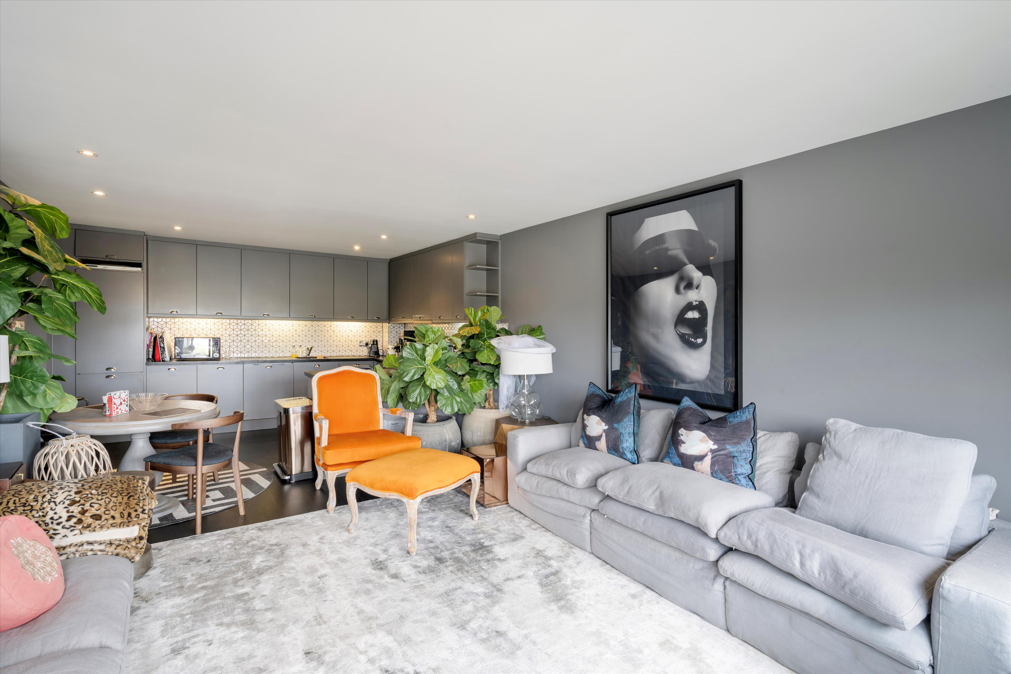 2 bedroom flat for sale 0