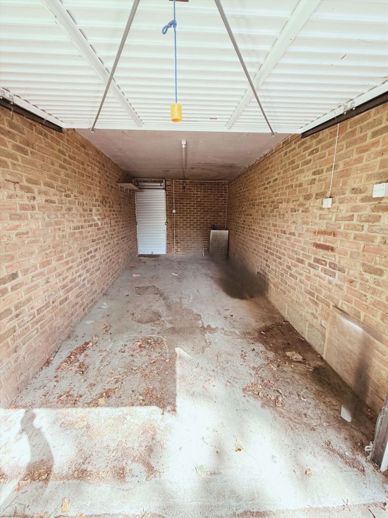 Garage, 202, Sandycombe Road, Richmond photo 4