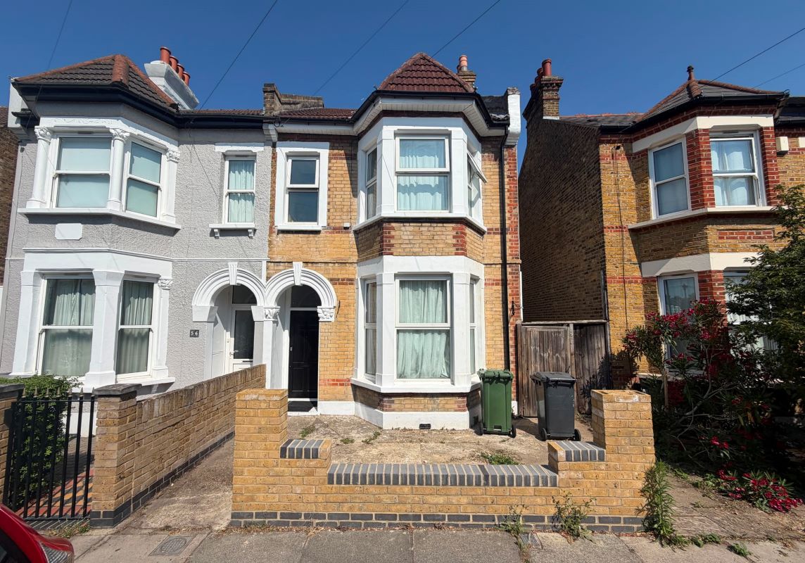 54, Albacore Crescent, London photo 2