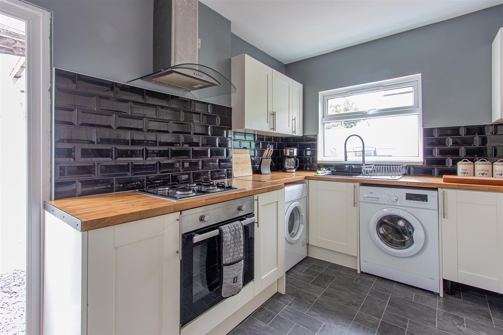 25, Jubilee Street, Cardiff photo 2
