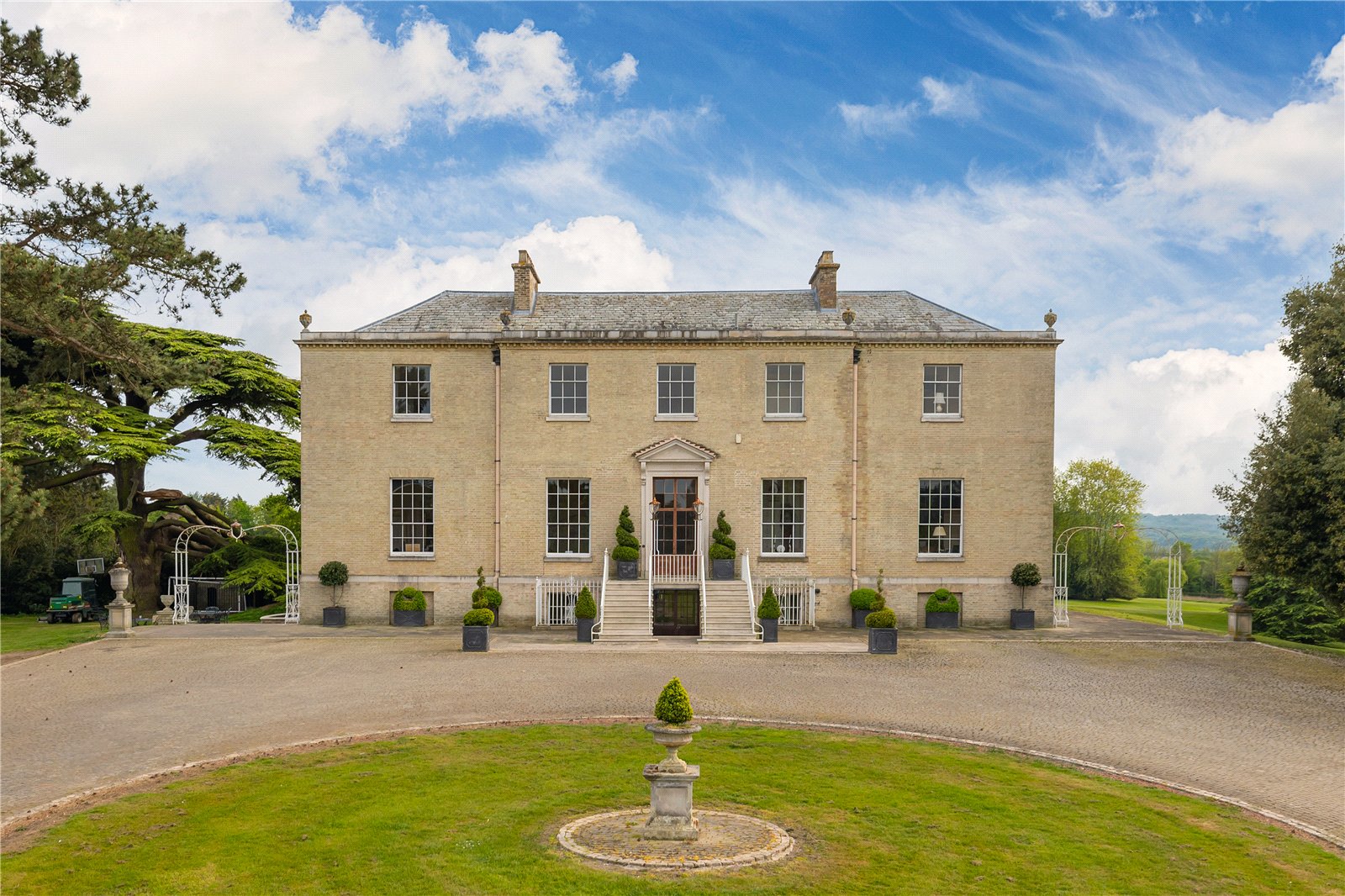 8 bedroom detached house for sale 0