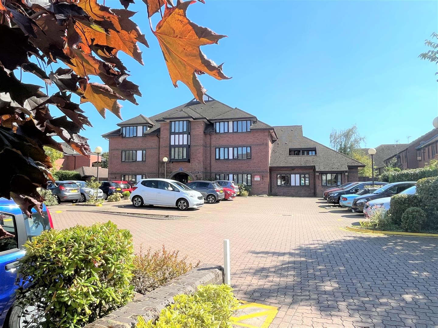 1-bed flat on 49 Healey Court, Coten End, Warwick, £80,000