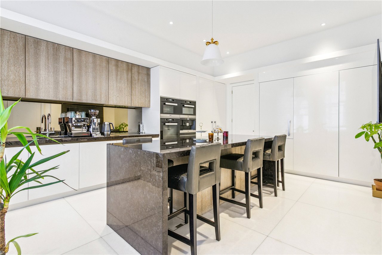 3 bedroom flat for sale 0