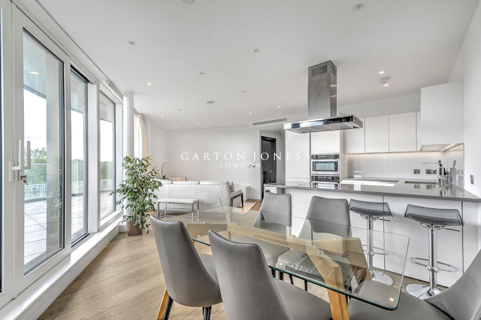 3 bedroom flat for sale 0