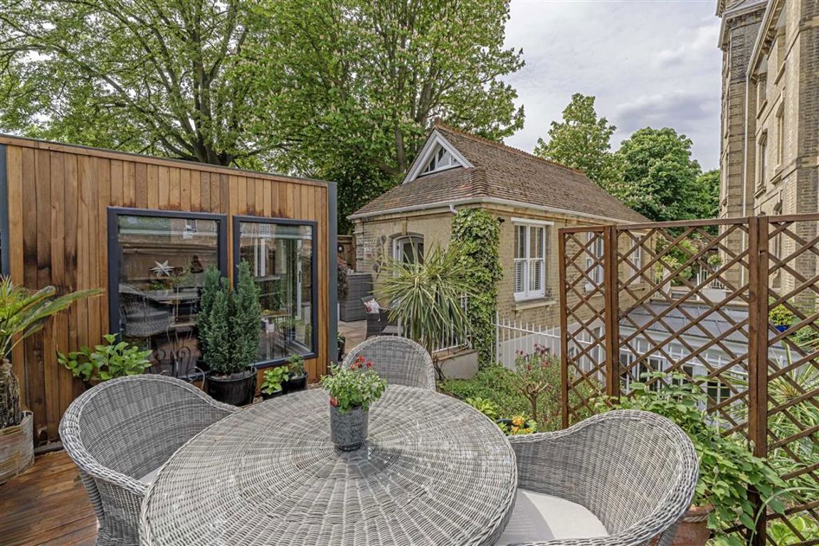 2 bedroom property for sale 0
