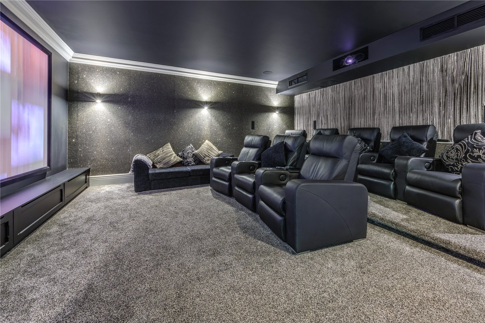 7 bedroom detached house for sale 0