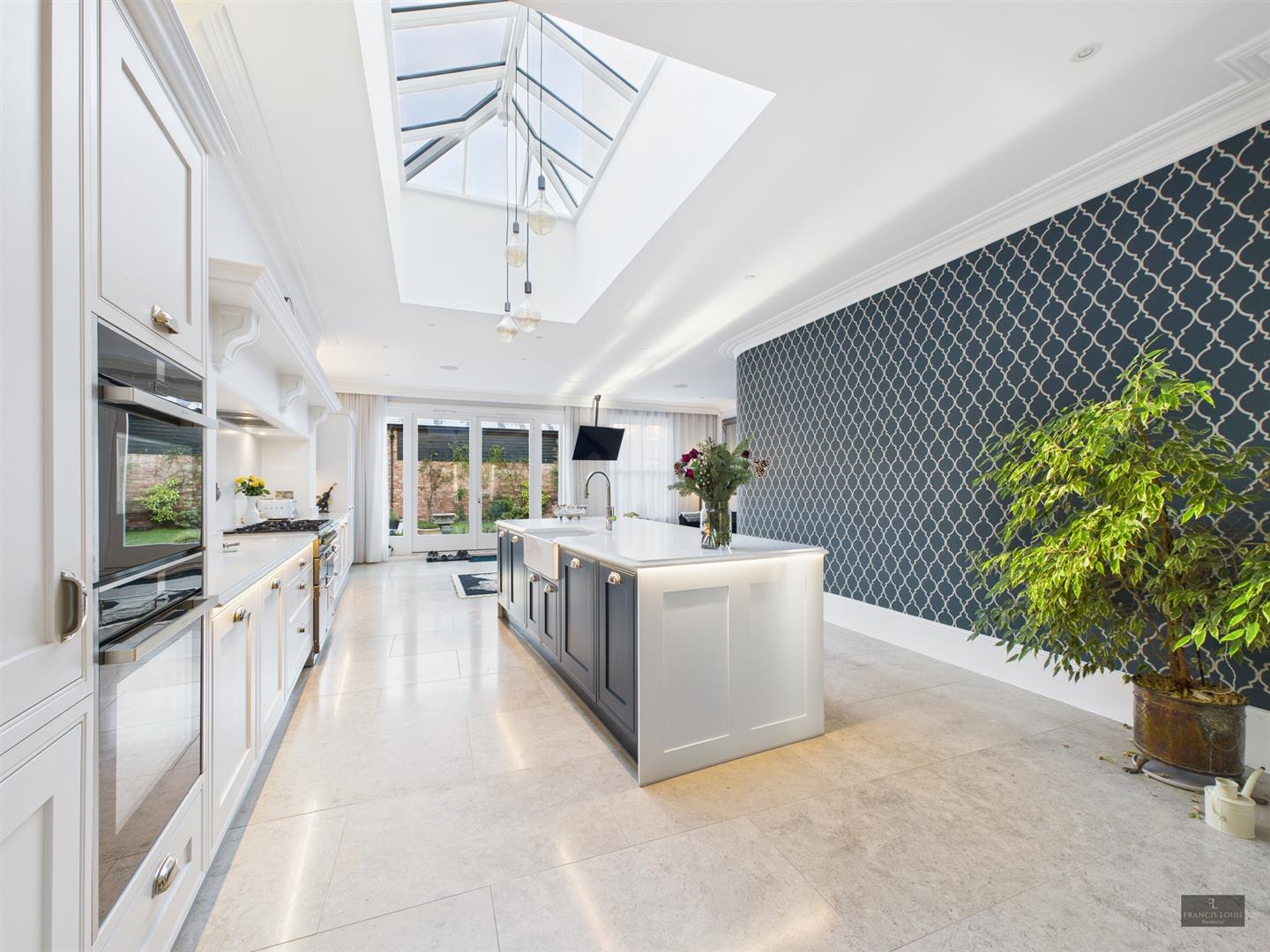 5 bedroom property for sale 0