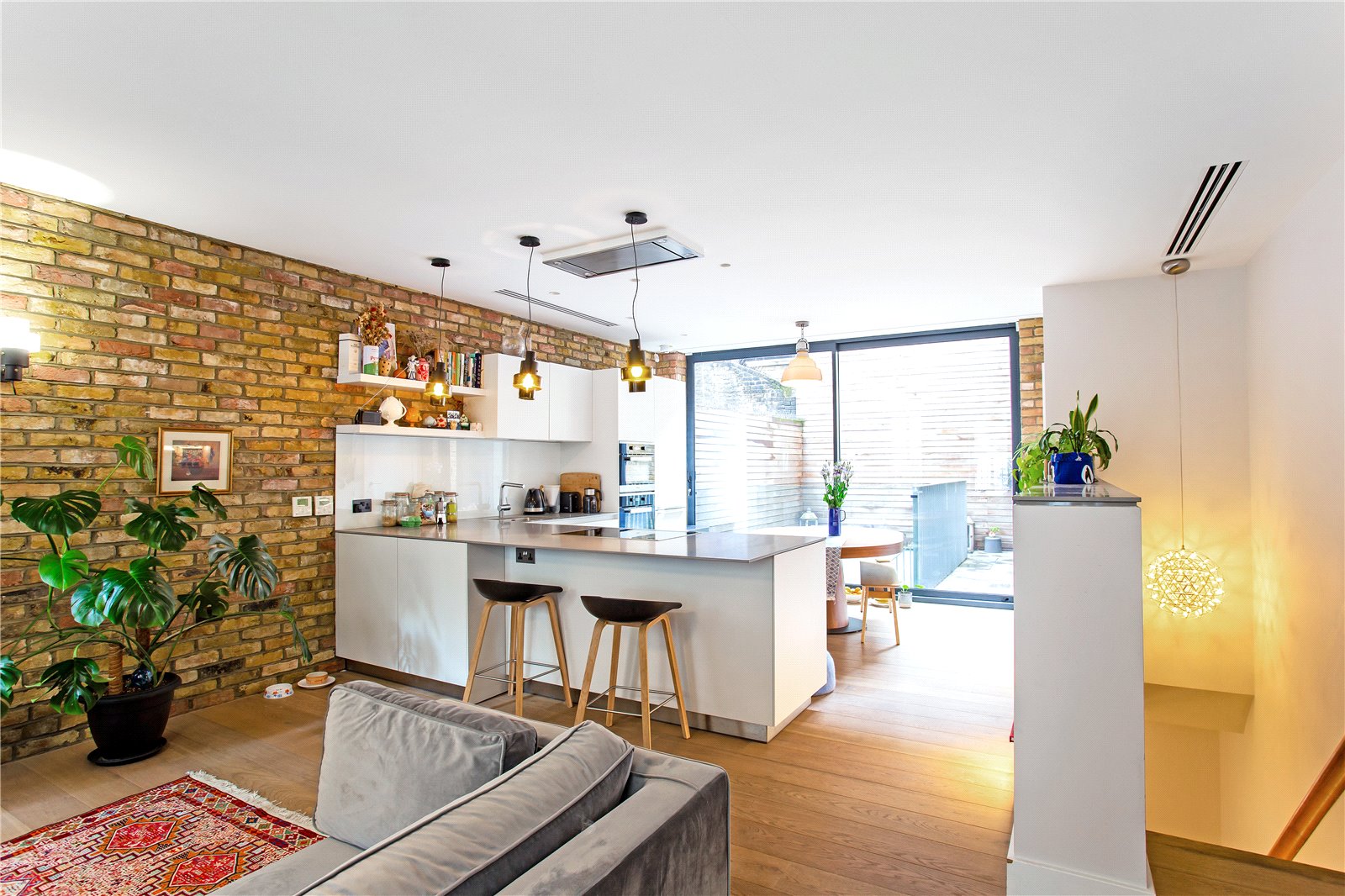 6 bedroom semi-detached house for sale in London