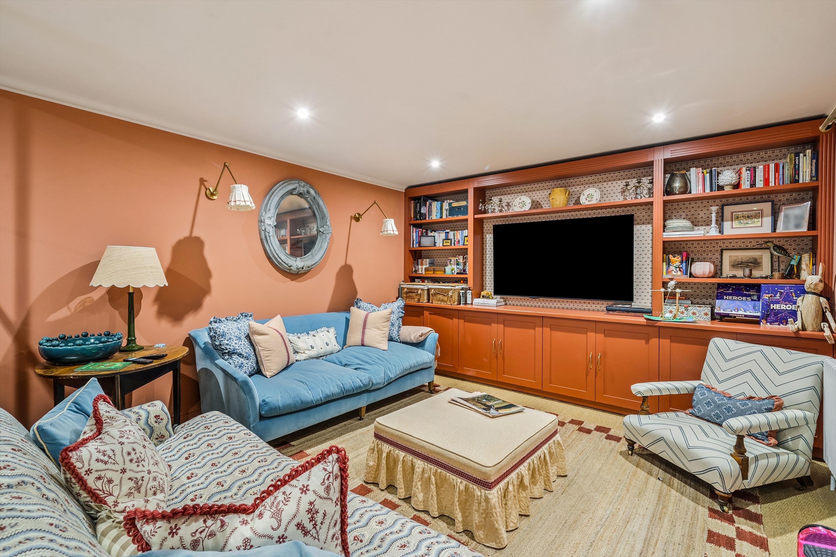 5 bedroom detached house for sale 0