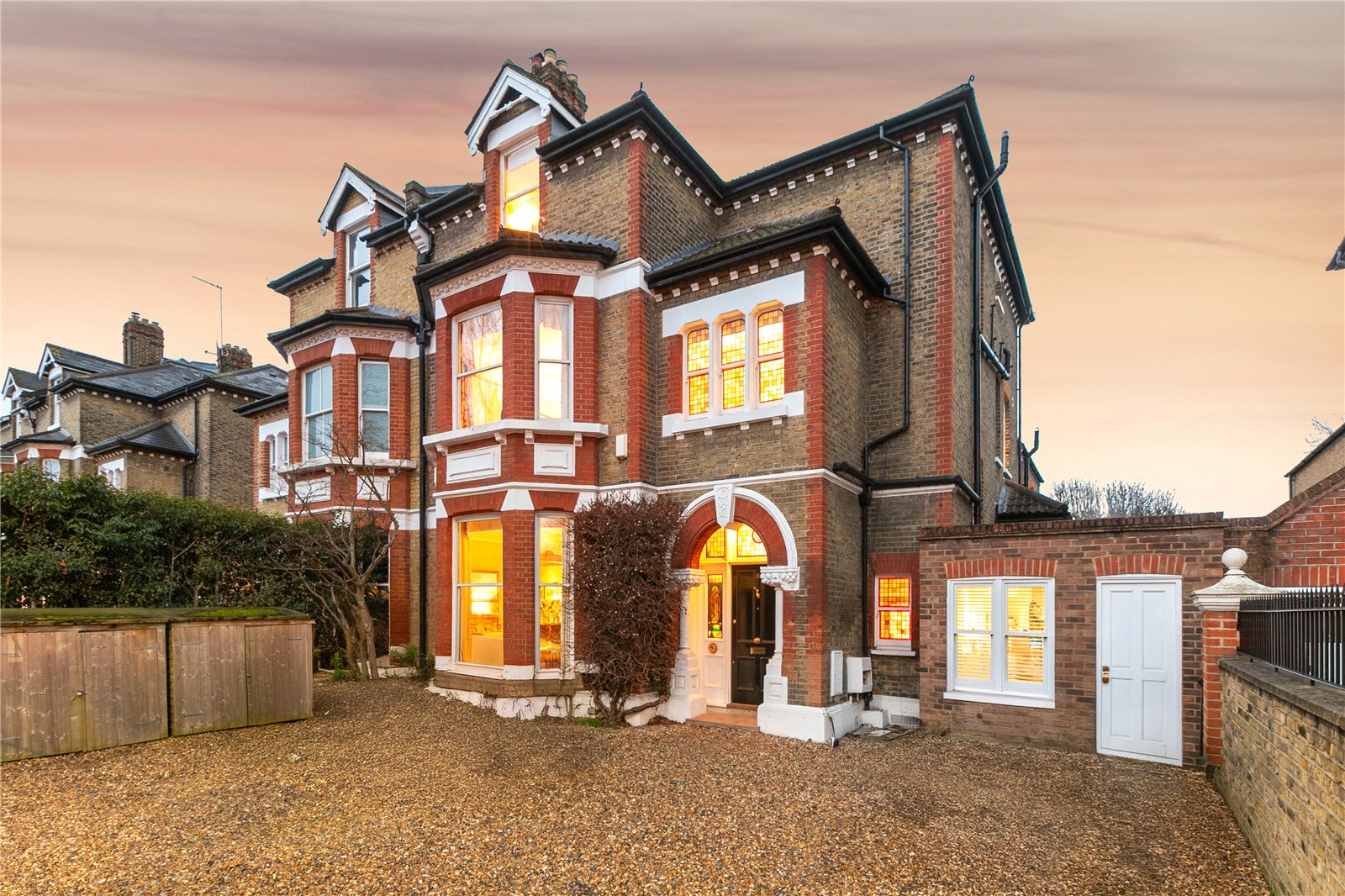 6 bedroom detached house for sale 0