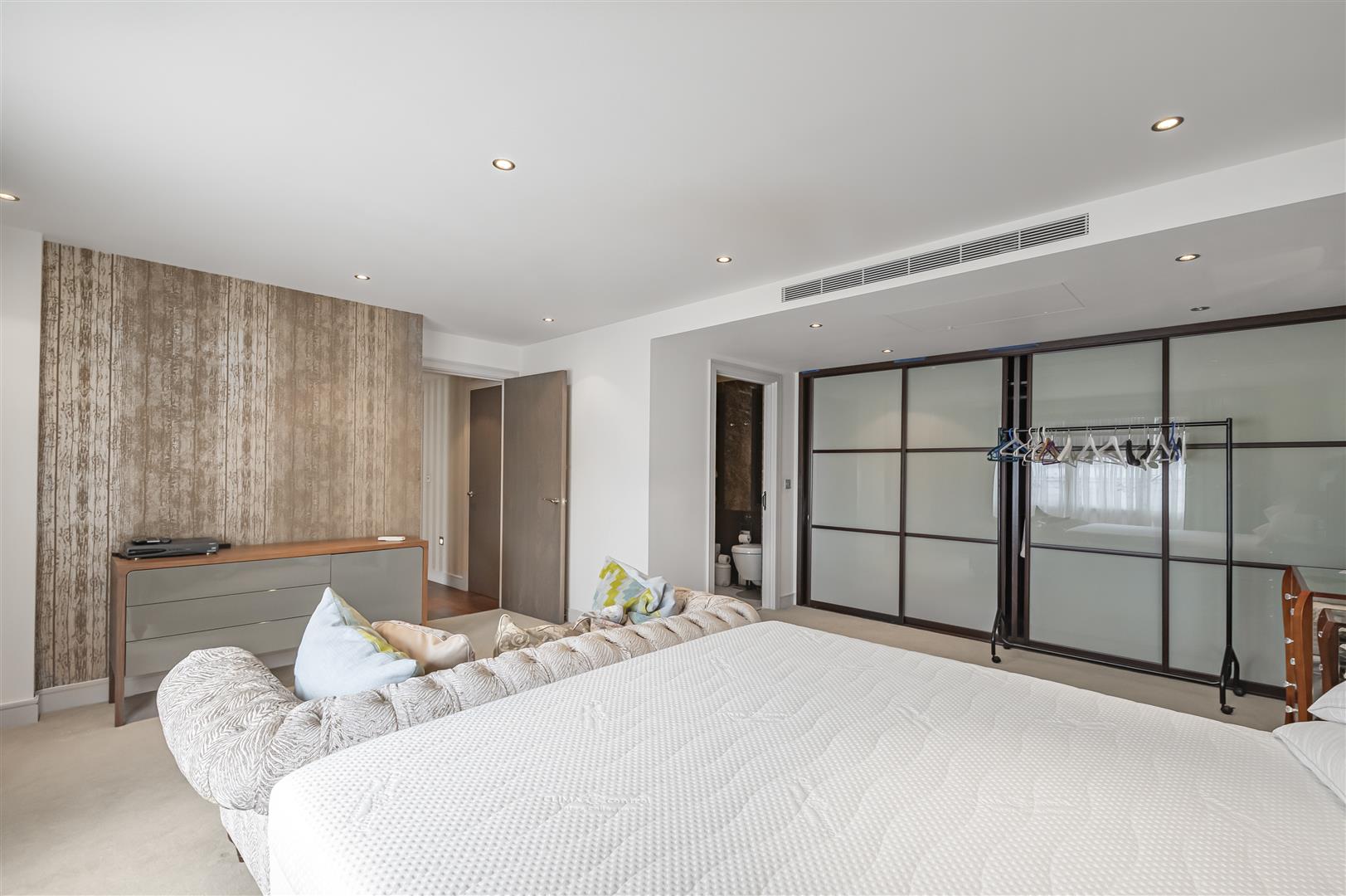 4 bedroom flat for sale 0