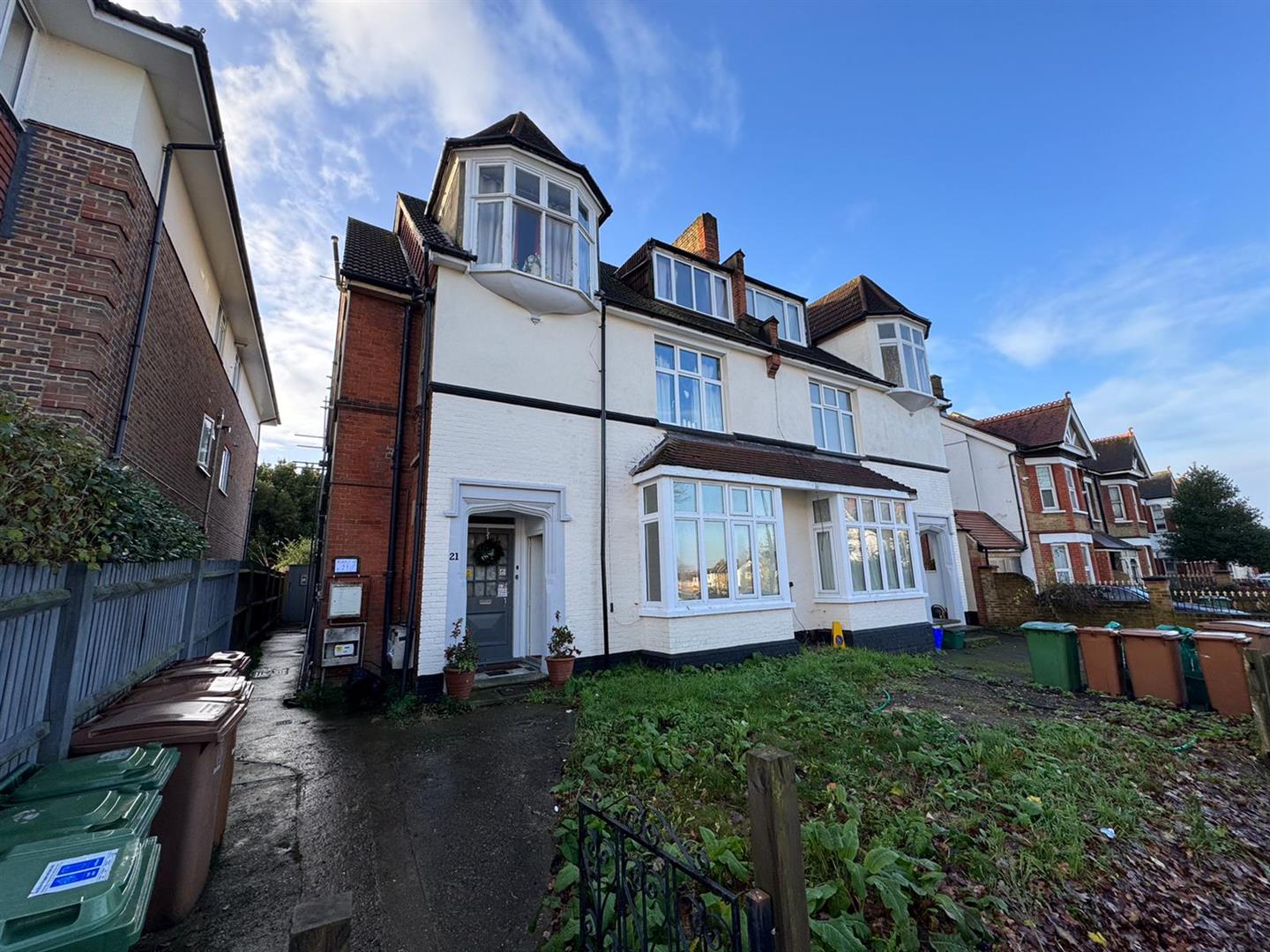 Front Ground Floor Flat, 21, Parkgate Road, Wallington photo 5