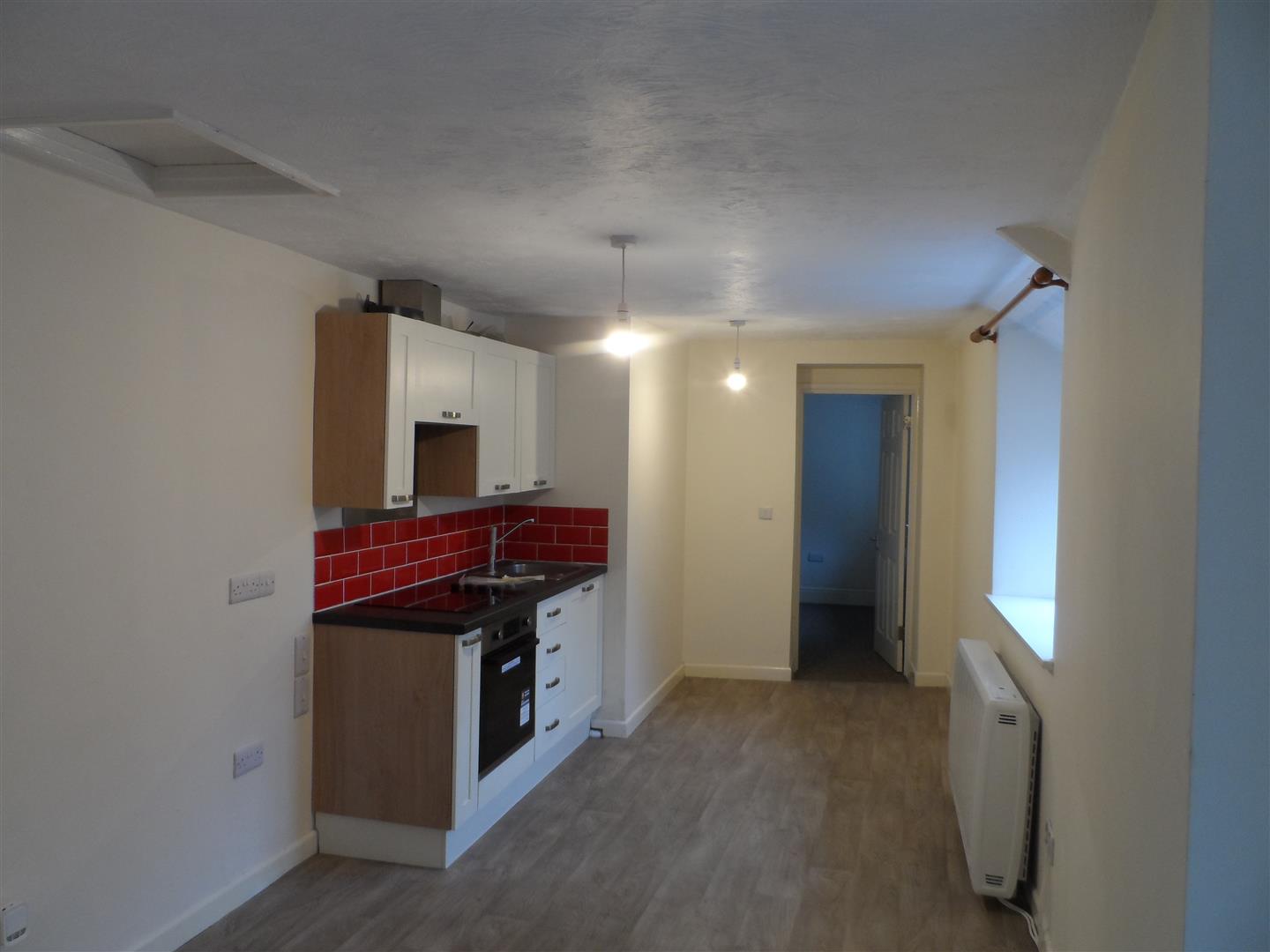Flat 1, 9A, High Street, Chard photo 5