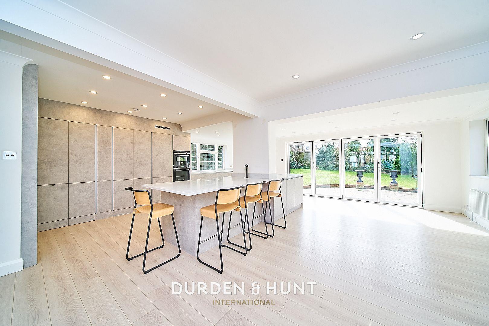 4 bedroom detached house for sale 0