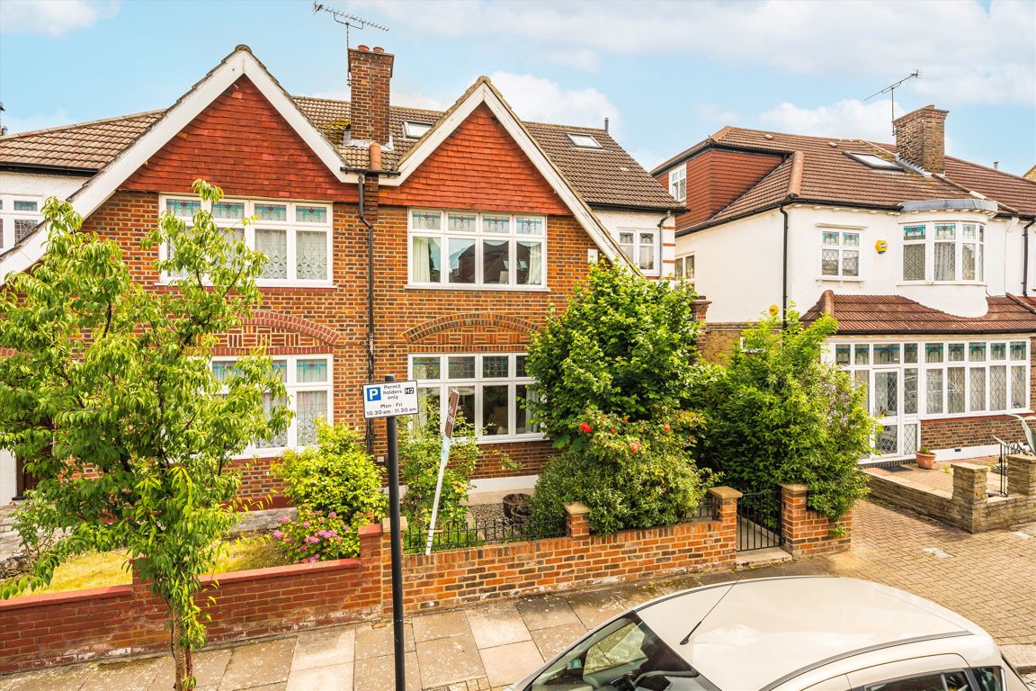 4 bedroom detached house for sale 0