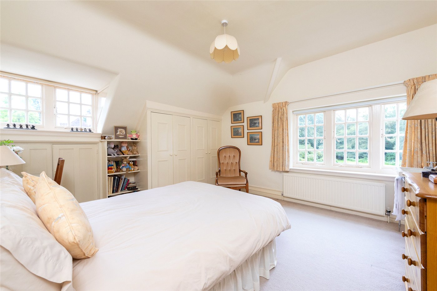 Photos of Fleet Hill, Finchampstead, Wokingham, Berkshire RG40