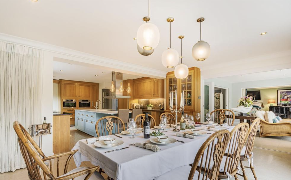 6 bedroom detached house for sale 0