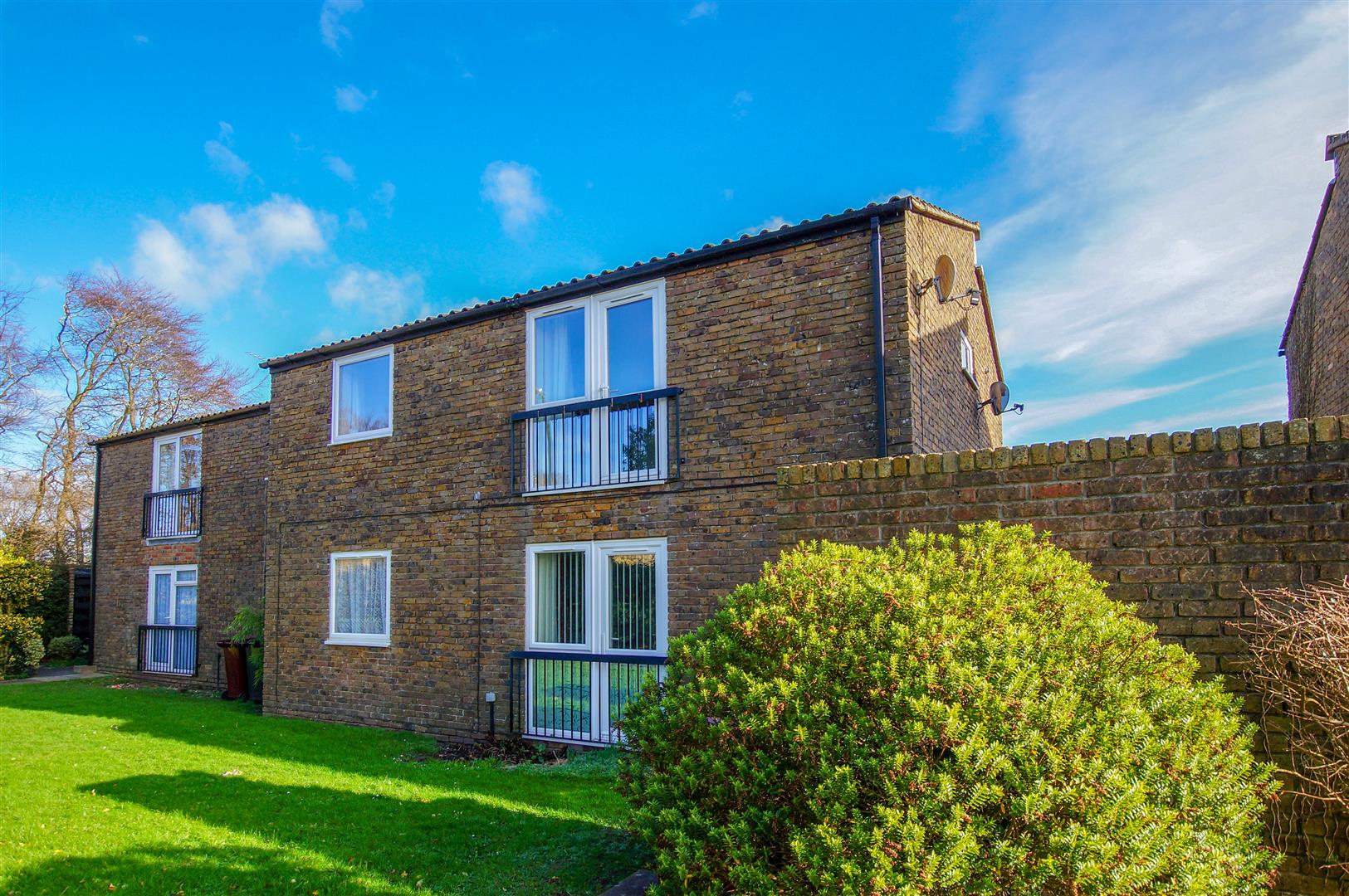 2-bed flat on 190, Winterbourne Road, West Sussex, £200,000